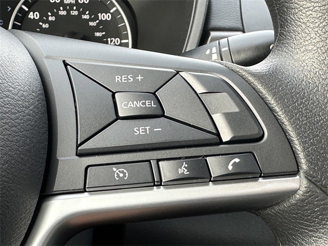 Nissan Altima Vehicle Full-screen Gallery Image 26