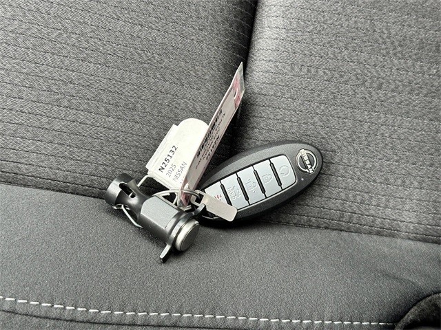 Nissan Altima Vehicle Full-screen Gallery Image 29