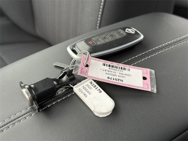 Nissan Sentra Vehicle Full-screen Gallery Image 10