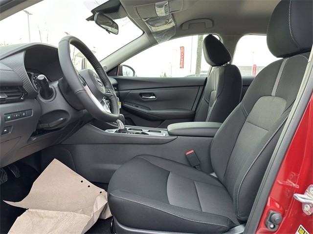 Nissan Sentra Vehicle Full-screen Gallery Image 13