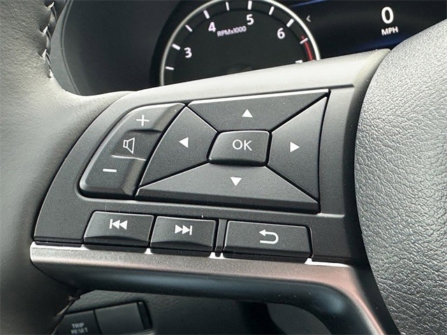 Nissan Sentra Vehicle Full-screen Gallery Image 15