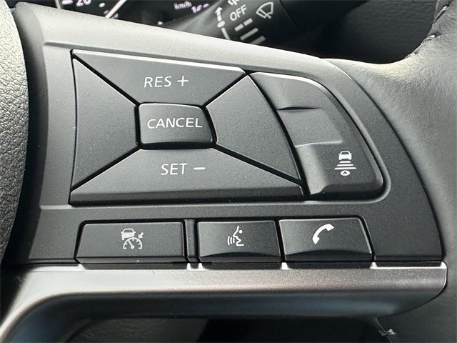 Nissan Sentra Vehicle Full-screen Gallery Image 16