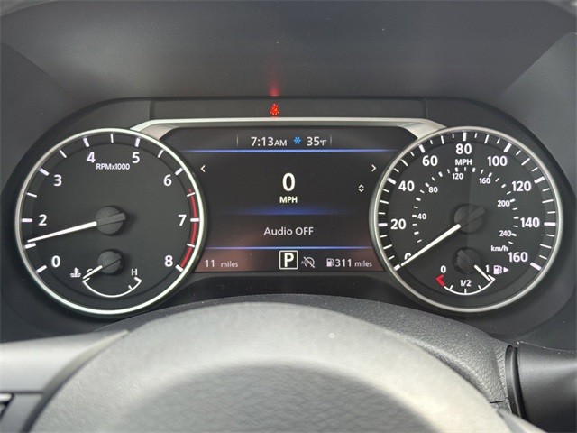 Nissan Sentra Vehicle Full-screen Gallery Image 17