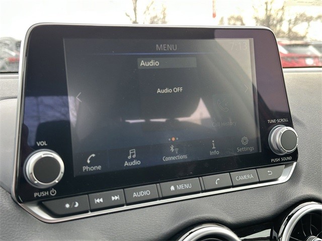 Nissan Sentra Vehicle Full-screen Gallery Image 19