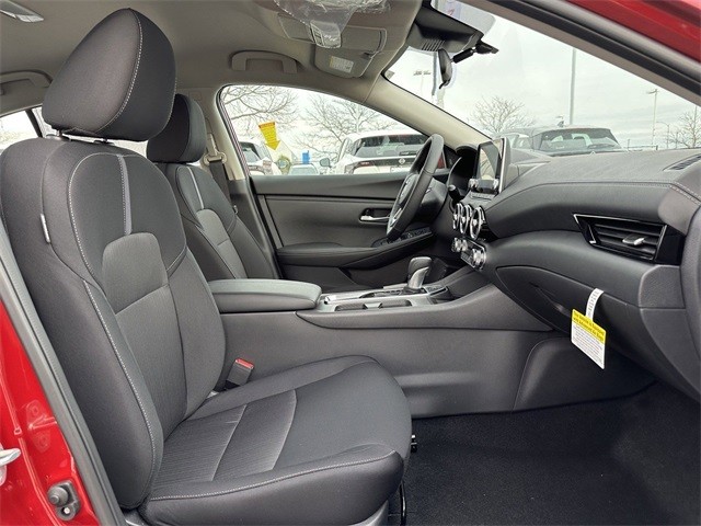 Nissan Sentra Vehicle Full-screen Gallery Image 22