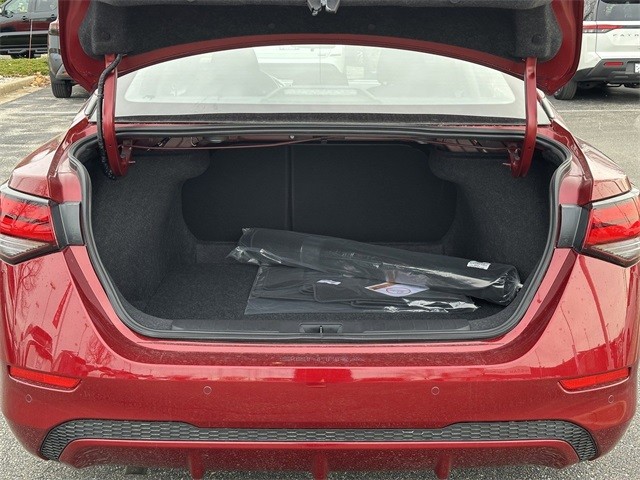 Nissan Sentra Vehicle Full-screen Gallery Image 25