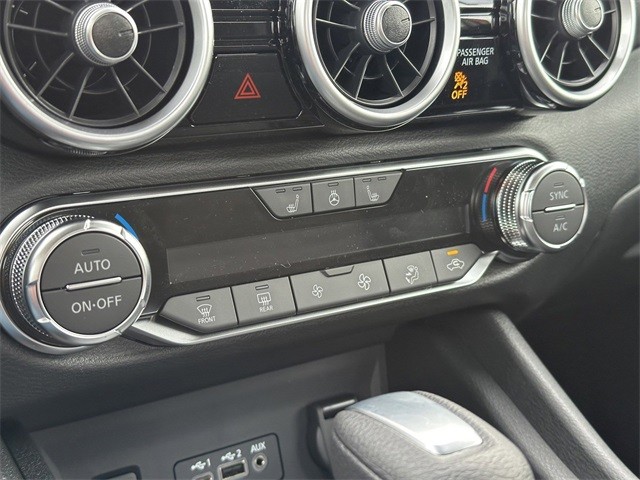 Nissan Sentra Vehicle Full-screen Gallery Image 26