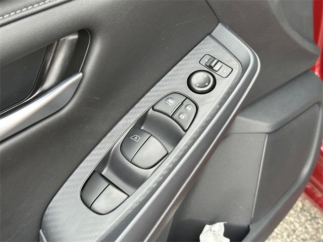 Nissan Sentra Vehicle Full-screen Gallery Image 29