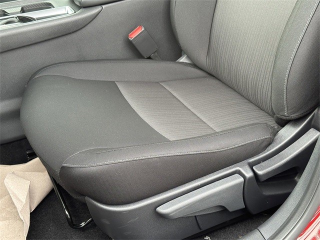 Nissan Sentra Vehicle Full-screen Gallery Image 30