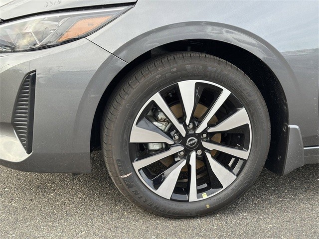 Nissan Sentra Vehicle Full-screen Gallery Image 9