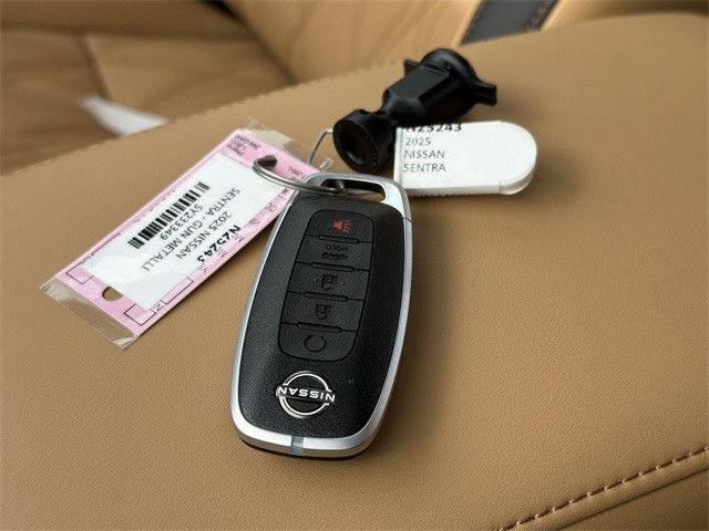 Nissan Sentra Vehicle Full-screen Gallery Image 10