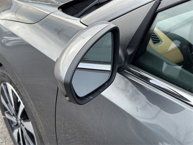 Nissan Sentra Vehicle Full-screen Gallery Image 11