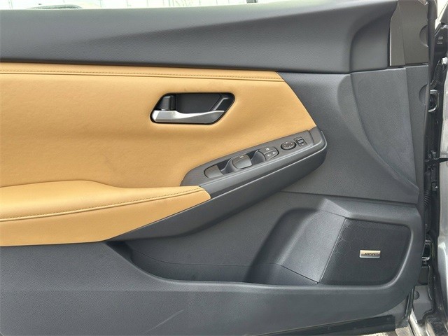 Nissan Sentra Vehicle Full-screen Gallery Image 12