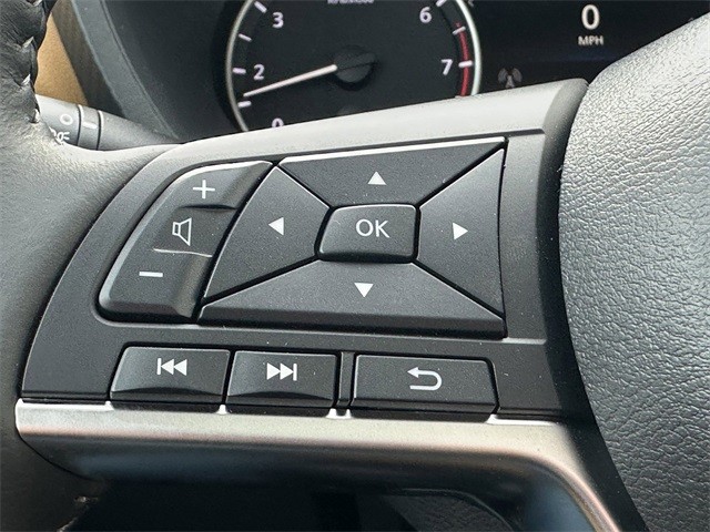 Nissan Sentra Vehicle Full-screen Gallery Image 15