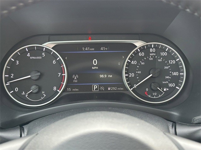 Nissan Sentra Vehicle Full-screen Gallery Image 17