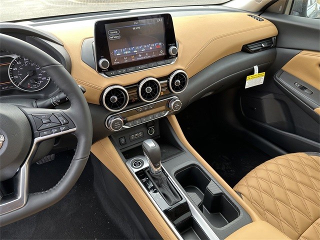 Nissan Sentra Vehicle Full-screen Gallery Image 18