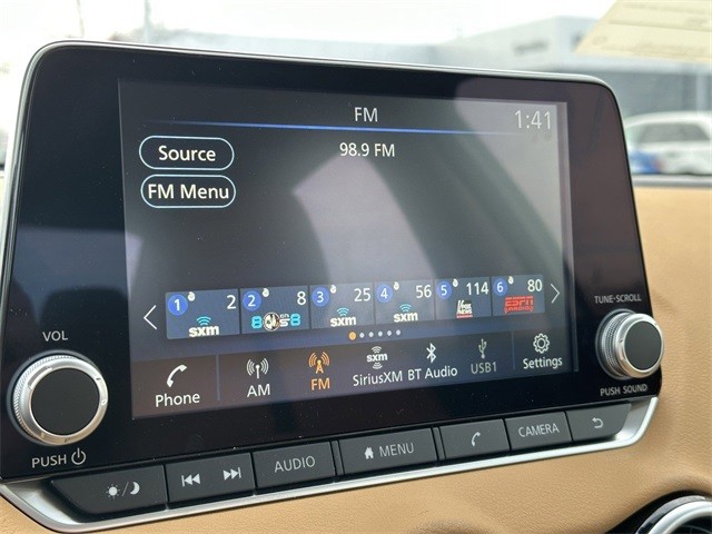 Nissan Sentra Vehicle Full-screen Gallery Image 19