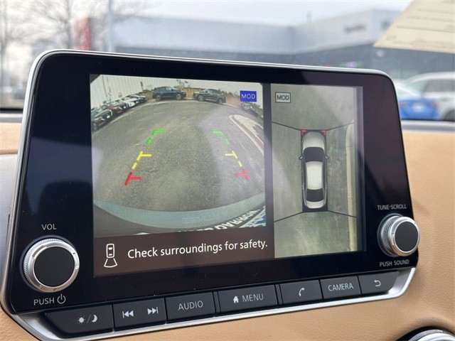 Nissan Sentra Vehicle Full-screen Gallery Image 20