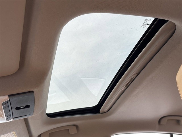 Nissan Sentra Vehicle Full-screen Gallery Image 22