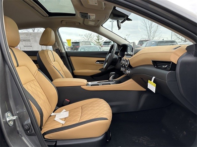 Nissan Sentra Vehicle Full-screen Gallery Image 23