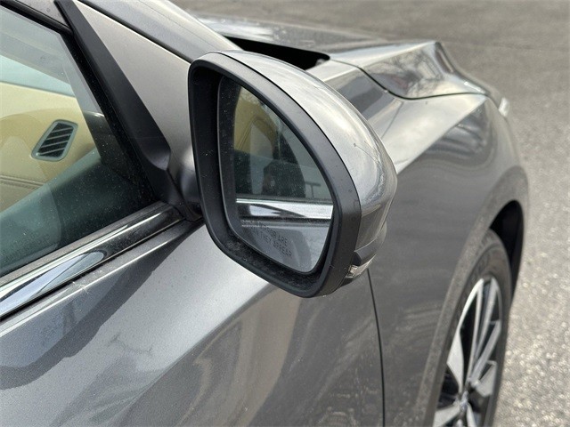 Nissan Sentra Vehicle Full-screen Gallery Image 24