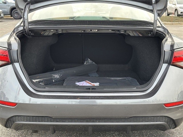 Nissan Sentra Vehicle Full-screen Gallery Image 26