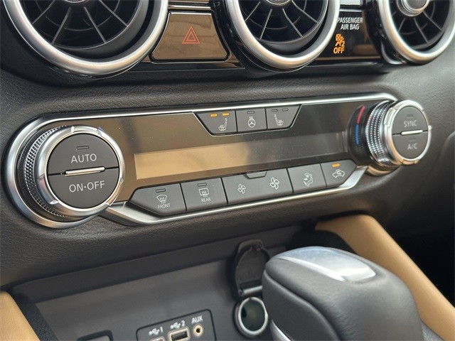 Nissan Sentra Vehicle Full-screen Gallery Image 27