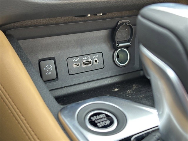 Nissan Sentra Vehicle Full-screen Gallery Image 28