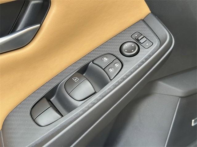 Nissan Sentra Vehicle Full-screen Gallery Image 30