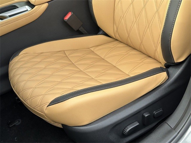 Nissan Sentra Vehicle Full-screen Gallery Image 31