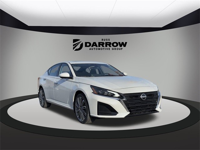 Nissan Altima Vehicle Full-screen Gallery Image 3