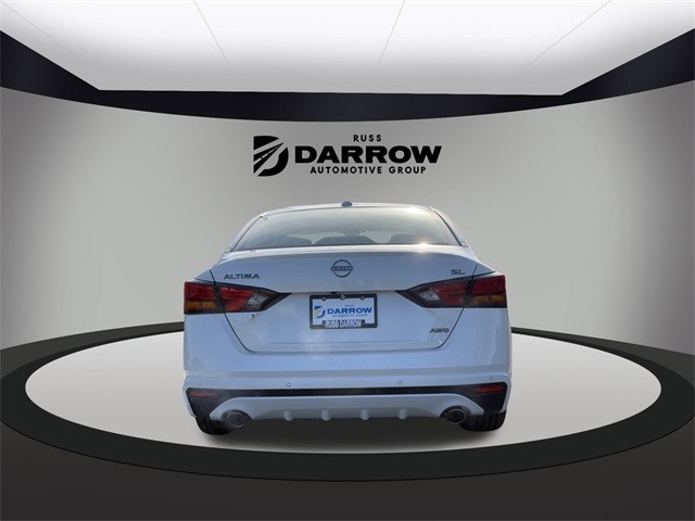 Nissan Altima Vehicle Full-screen Gallery Image 6