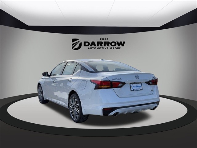 Nissan Altima Vehicle Full-screen Gallery Image 7