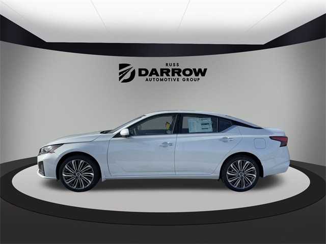 Nissan Altima Vehicle Full-screen Gallery Image 8