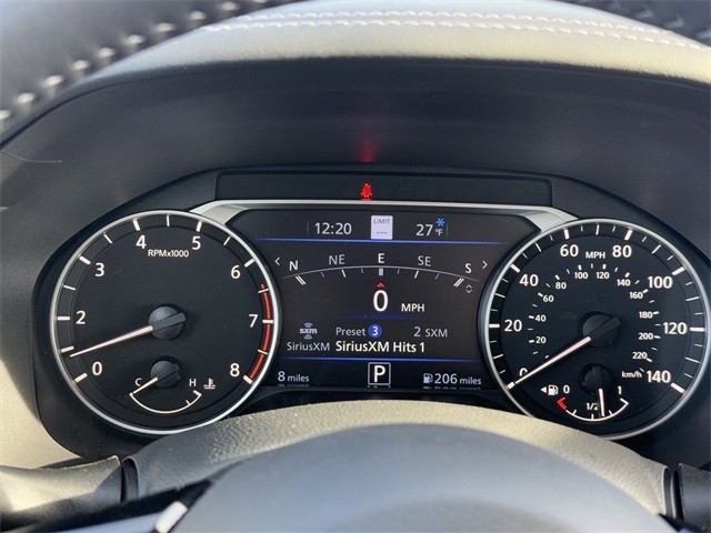 Nissan Altima Vehicle Full-screen Gallery Image 17