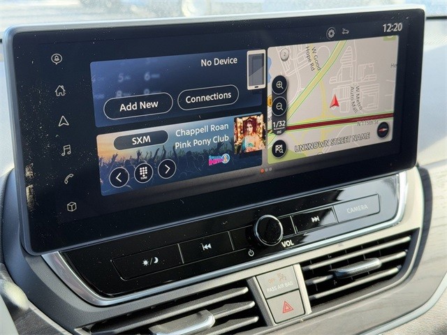 Nissan Altima Vehicle Full-screen Gallery Image 18