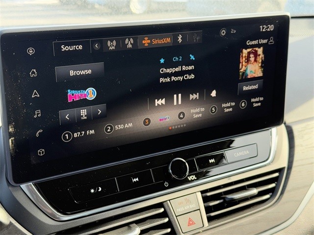 Nissan Altima Vehicle Full-screen Gallery Image 19