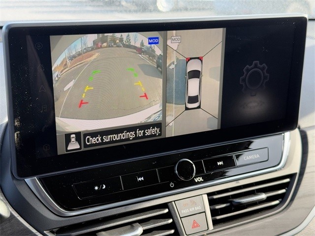 Nissan Altima Vehicle Full-screen Gallery Image 20