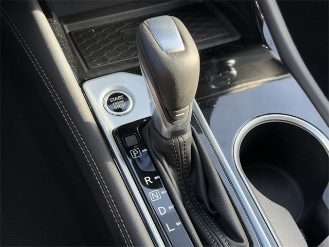 Nissan Altima Vehicle Full-screen Gallery Image 22