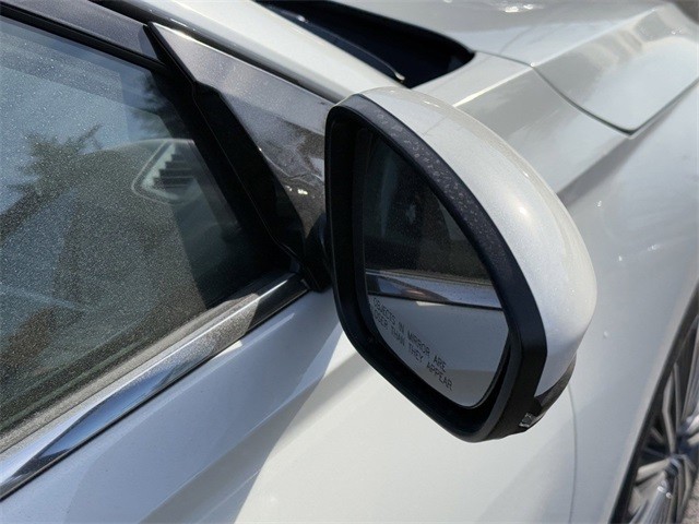 Nissan Altima Vehicle Full-screen Gallery Image 23