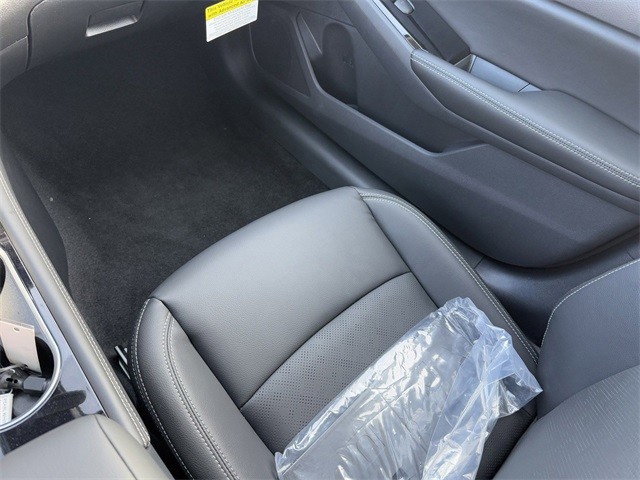 Nissan Altima Vehicle Full-screen Gallery Image 27