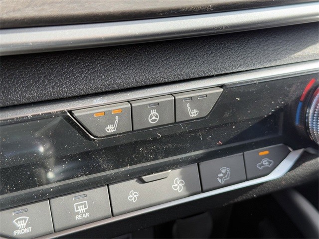 Nissan Altima Vehicle Full-screen Gallery Image 29