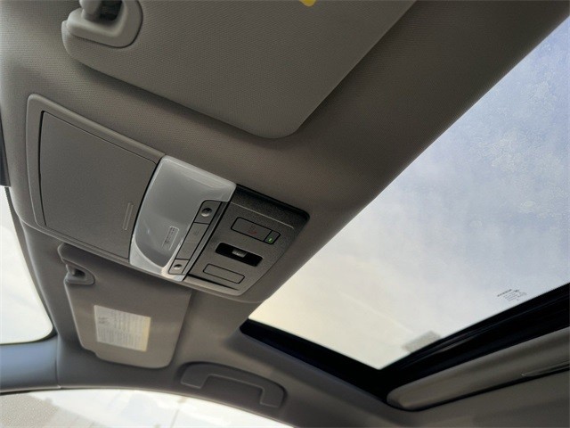 Nissan Altima Vehicle Full-screen Gallery Image 31