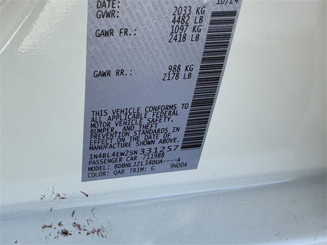 Nissan Altima Vehicle Full-screen Gallery Image 32