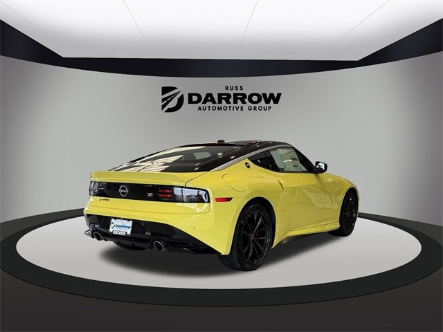 Nissan Z Vehicle Full-screen Gallery Image 2