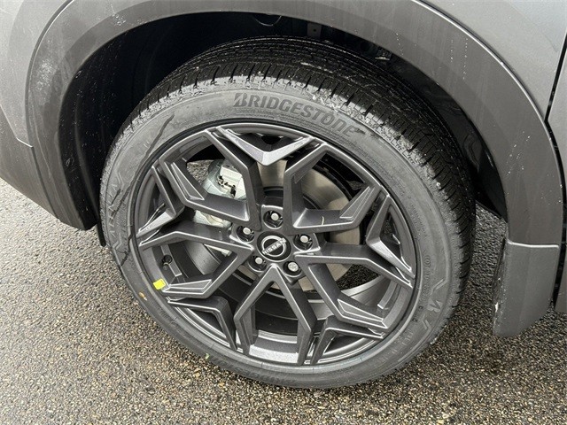 Nissan Kicks Vehicle Full-screen Gallery Image 9