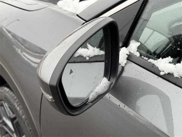 Nissan Kicks Vehicle Full-screen Gallery Image 10