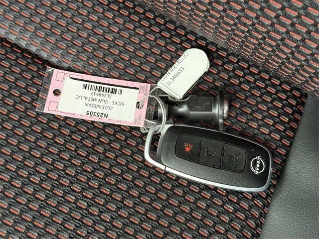 Nissan Kicks Vehicle Full-screen Gallery Image 11