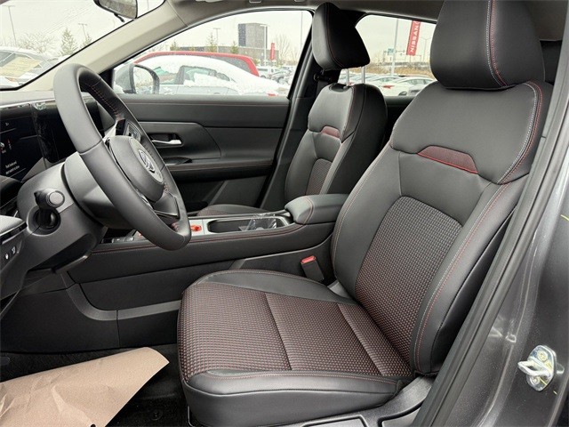 Nissan Kicks Vehicle Full-screen Gallery Image 13