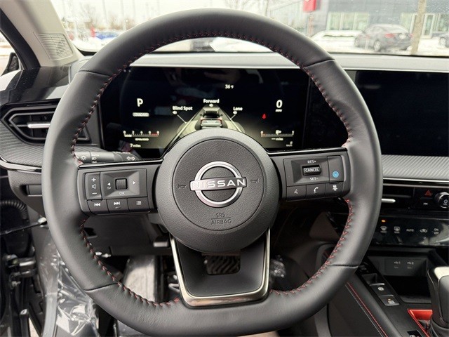 Nissan Kicks Vehicle Full-screen Gallery Image 14